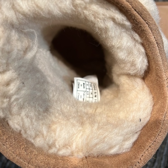 Beige uggs - Picture 4 of 4